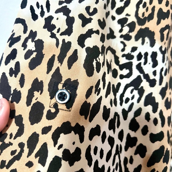 Chico's no iron leopard print Button Down Shirttail blouse  16/18-XL - Picture 8 of 10